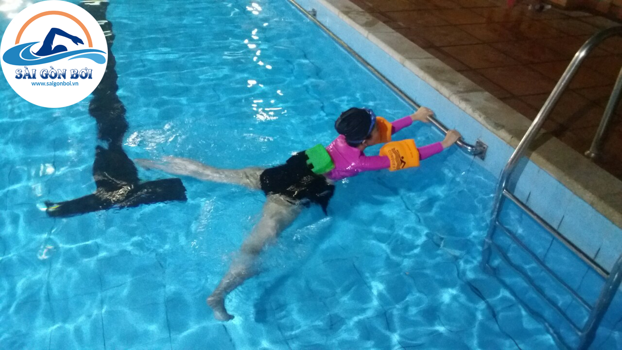 dạy bơi cho trẻ em tại tphcm